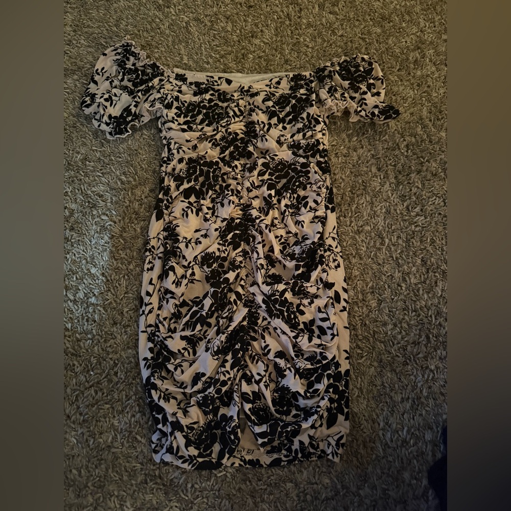 Chic Black and Cream Floral Long Sleeve Dress